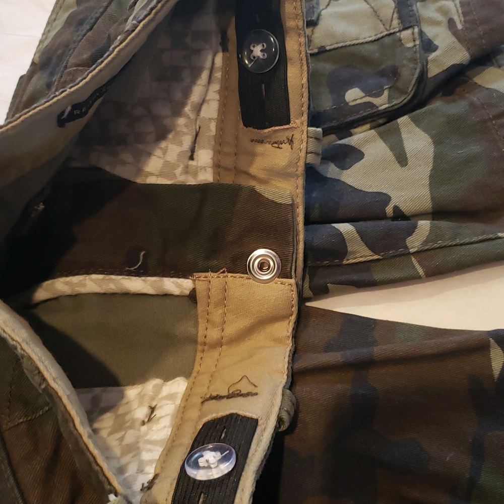 Quiksilver New Kids Camo Cargo Pocket Shorts (Little Boys) NWT Size 5 🎉HP🎉 - Picture 10 of 16